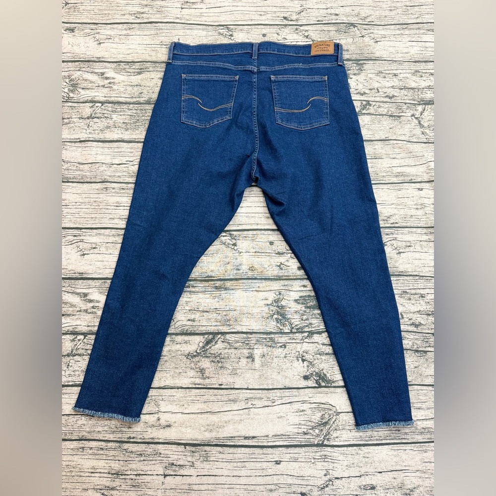 Levi's Women's Heritage High Rise Jeans, Size 20 W35, Distressed Knee, Raw Hem - Picture 7 of 14